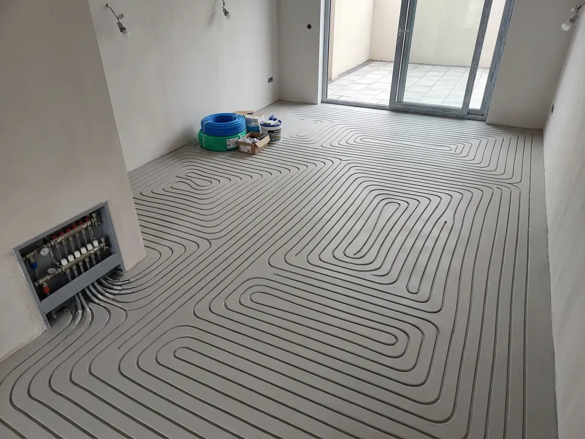 Complete installatie van een energiezuinig vloerverwarmingssysteem door Azer Vloerverwarming in Rotterdam